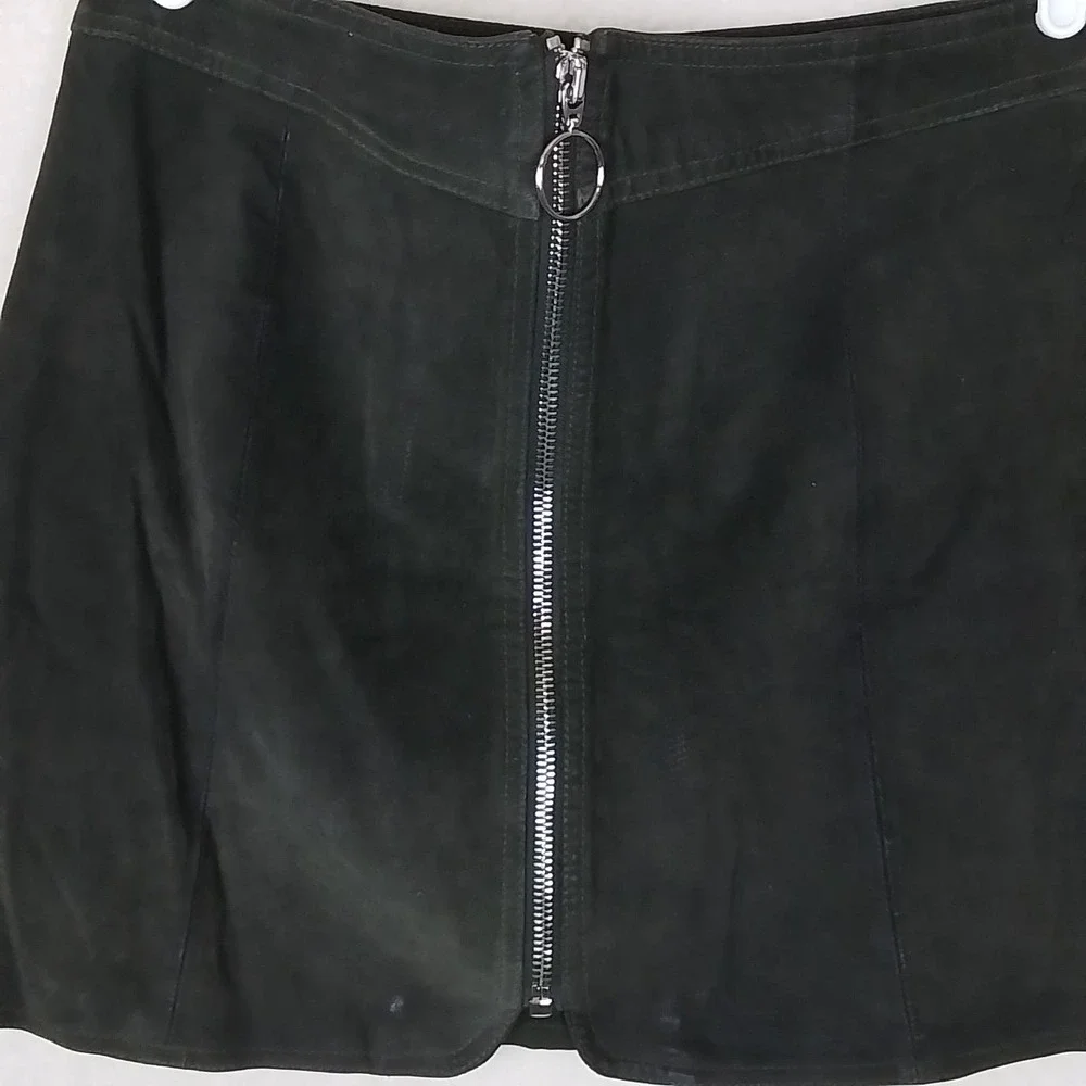 H&M Full Front Zip Leather Suede Mini Skirt Size Medium in Green‎ *flawed*